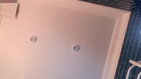 Liv 3 online show from 12-21-24, 02:37