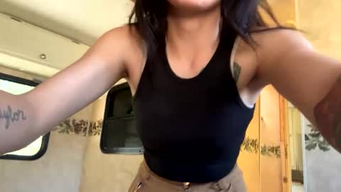 Snapshot of livpiper chatting on 10-03-25, 04:04 livpiper online show from 10-03-25, 04:04