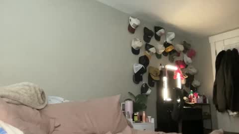 Livvy online show from 09-29-25, 03:17