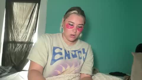 Livvy online show from 10-16-25, 01:45