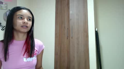 Snapshot of liz7skinny chatting on 06-04-26, 10:27 Liz7skinny online show from 06-04-26, 10:27