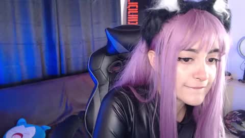 Snapshot of liz_beths chatting on 11-15-25, 11:43 Elizabeth online show from 11-15-25, 11:43