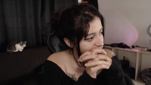 Snapshot of liz_beths chatting on 11-24-25, 08:30 Elizabeth online show from 11-24-25, 08:30