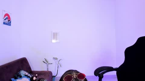 Snapshot of liz_beths chatting on 07-13-26, 02:14 Elizabeth online show from 07-13-26, 02:14