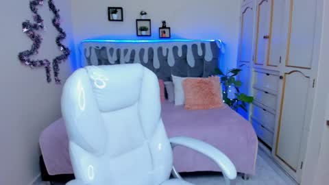 LIZ online show from 12-10-24, 06:44