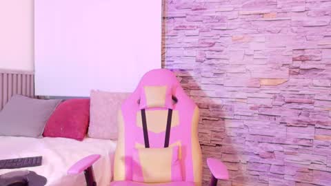 Snapshot of liz_monserrat chatting on 11-16-25, 12:33 liz_monserrat online show from 11-16-25, 12:33