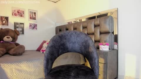 Snapshot of liza_honey chatting on 10-28-25, 04:05 liza honey online show from 10-28-25, 04:05