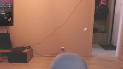 Snapshot of liza_wet chatting on 09-15-25, 04:23 Liza Wet online show from 09-15-25, 04:23