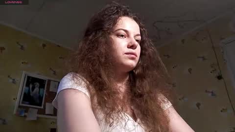 Snapshot of lizabethkimbal chatting on 05-15-26, 02:24 Molly online show from 05-15-26, 02:24