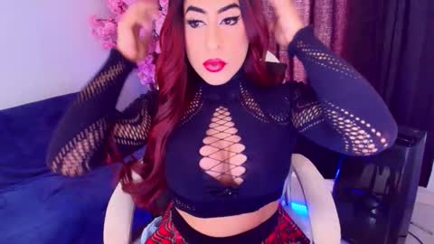 Snapshot of lizagothdoll chatting on 06-01-26, 07:48 Liza Goth online show from 06-01-26, 07:48
