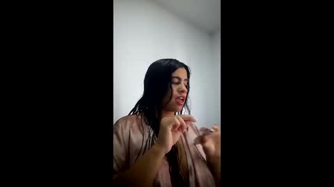 Snapshot of lizathomson_ chatting on 05-21-26, 06:15 liza online show from 05-21-26, 06:15