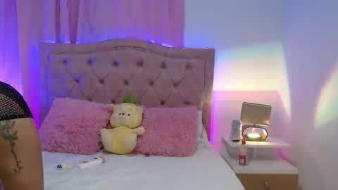 Liz Becker online show from 10-19-25, 03:51