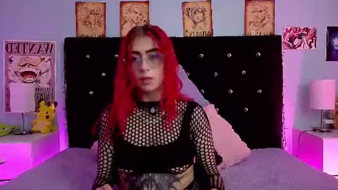 Snapshot of lizz_bela1 chatting on 06-24-26, 10:53 Lizz online show from 06-24-26, 10:53