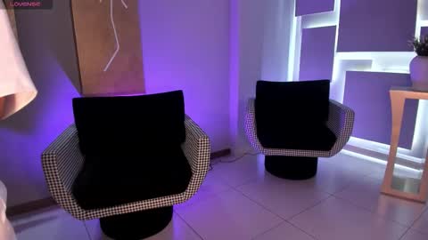 Lizzi  online show from 10-11-25, 08:07