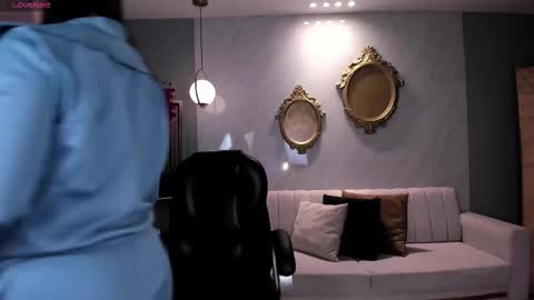 Lizzi  online show from 10-24-25, 08:38