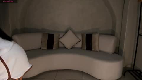 Lizzi  online show from 11-10-25, 09:03