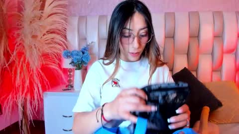 Snapshot of lizzi_hotman chatting on 10-25-25, 01:29 LIZZI online show from 10-25-25, 01:29