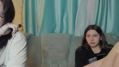 lizzi_muur online show from 01-15-25, 08:48