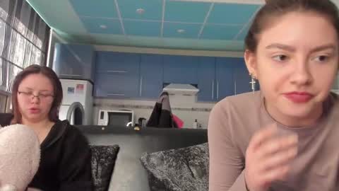 lizzi_muur online show from 02-16-25, 01:38