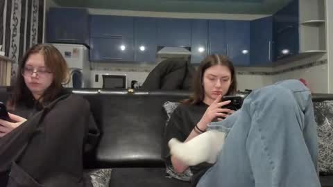 lizzi_muur online show from 02-23-25, 03:40