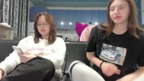 lizzi_muur online show from 02-27-25, 05:36