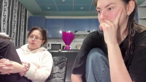 lizzi_muur online show from 02-28-25, 03:59