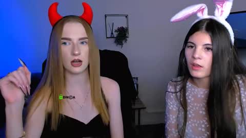 Snapshot of lizzie_boom chatting on 09-12-25, 01:11 lizzie_boom online show from 09-12-25, 01:11