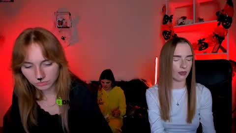 Snapshot of lizzie_boom chatting on 10-21-25, 07:25 lizzie_boom online show from 10-21-25, 07:25