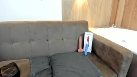 lizzie_williamss online show from 11-24-25, 03:28