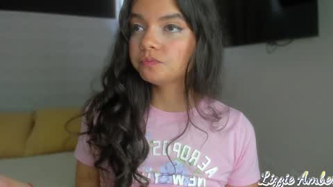 Snapshot of lizzieamber chatting on 01-10-25, 12:15 lizzieamber online show from 01-10-25, 12:15