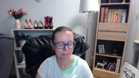 Lizzy online show from 09-09-25, 04:23