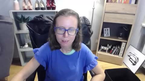 Lizzy online show from 09-10-25, 04:23