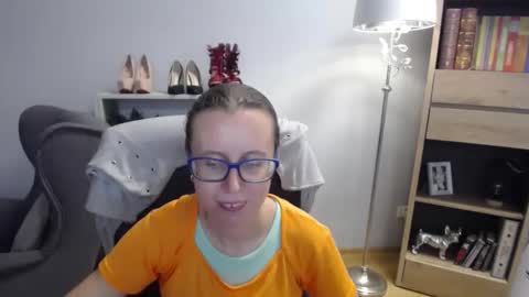 Lizzy online show from 09-19-25, 04:36