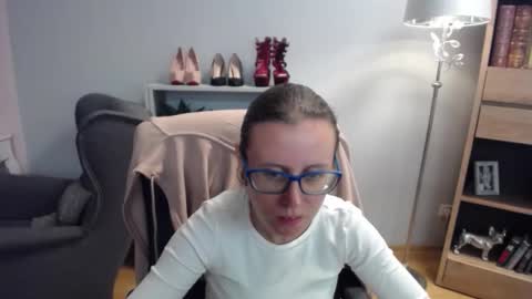 Lizzy online show from 09-24-25, 04:49