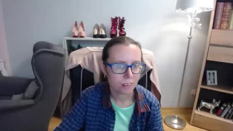 Lizzy online show from 09-26-25, 04:49