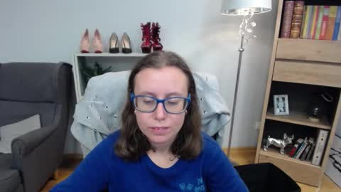 Lizzy online show from 10-20-25, 04:35