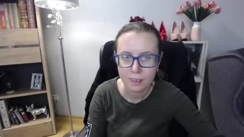 Lizzy online show from 12-18-25, 05:35