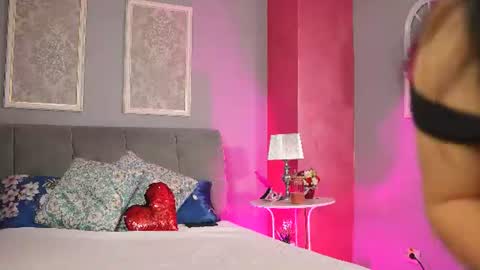 Snapshot of lizzybliss chatting on 06-17-26, 05:03 Lizzy online show from 06-17-26, 05:03