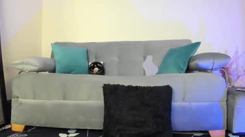 Elizabeth but call me Lizz  online show from 10-13-25, 01:00