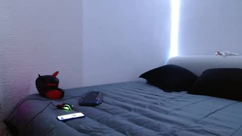 lliamm 2 online show from 02-01-25, 06:51