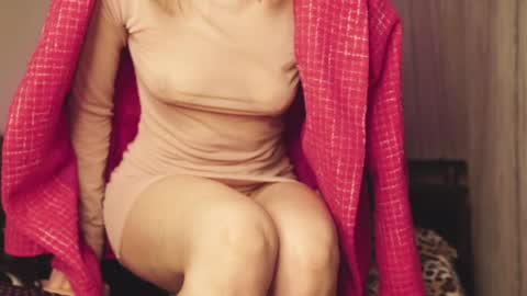 Snapshot of llittle_mi chatting on 09-28-25, 09:09 Mila online show from 09-28-25, 09:09