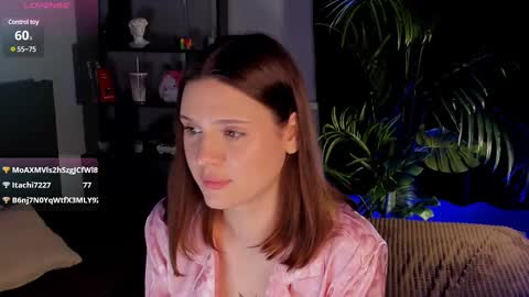 Snapshot of llkadream chatting on 03-08-25, 12:11 Arina online show from 03-08-25, 12:11