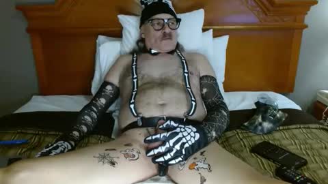 Snapshot of lnsideher69 chatting on 10-28-25, 01:42 John online show from 10-28-25, 01:42