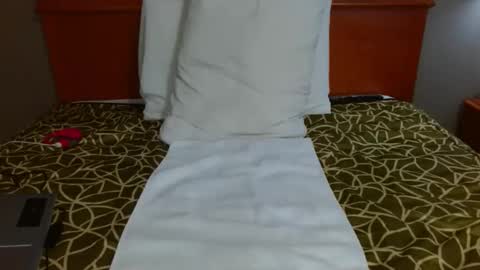 Snapshot of lnsideher69 chatting on 11-11-25, 12:10 John online show from 11-11-25, 12:10