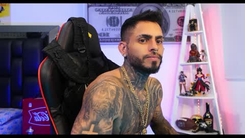 Snapshot of logan_hugh8 chatting on 01-28-25, 04:30 logan_hugh8 online show from 01-28-25, 04:30