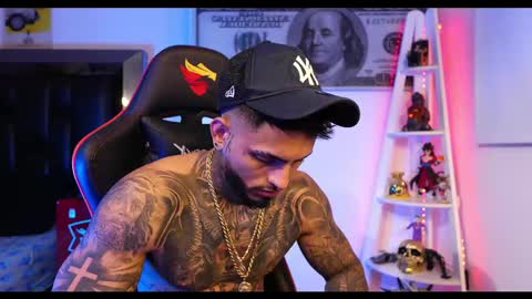 logan_hugh8 online show from 03-05-25, 10:44