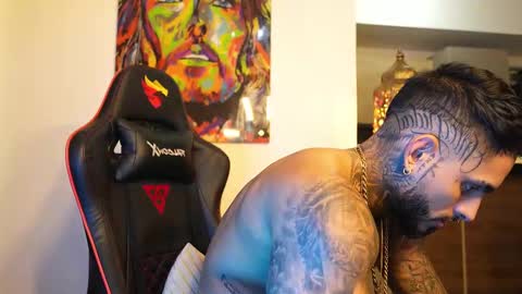 logan_hugh8 online show from 09-25-25, 03:10