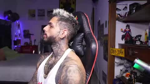 logan_hugh8 online show from 04-12-26, 09:20