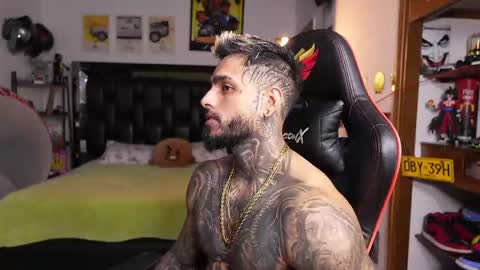 logan_hugh8 online show from 05-19-26, 01:56