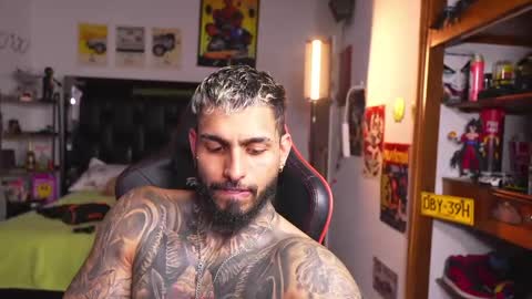 logan_hugh8 online show from 05-25-26, 10:49